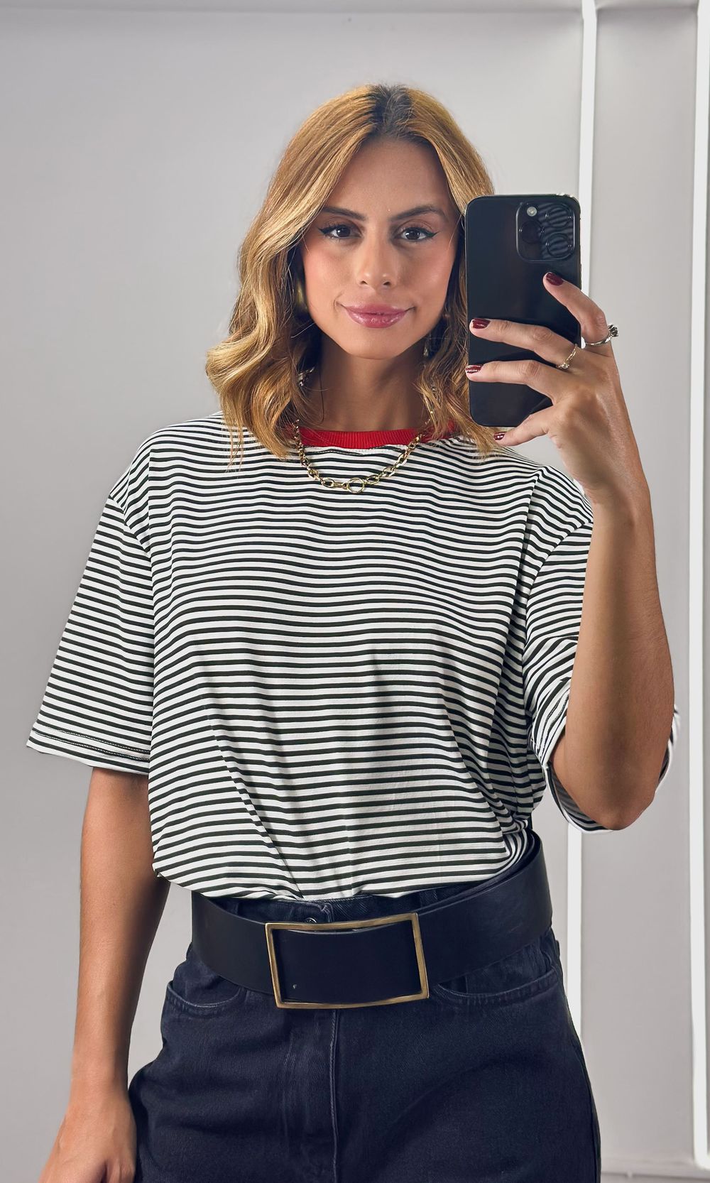Camiseta Listra Fina Gola Vermelho - Preto/Branco - Jack Modas, Moda Feminina e Acessórios 