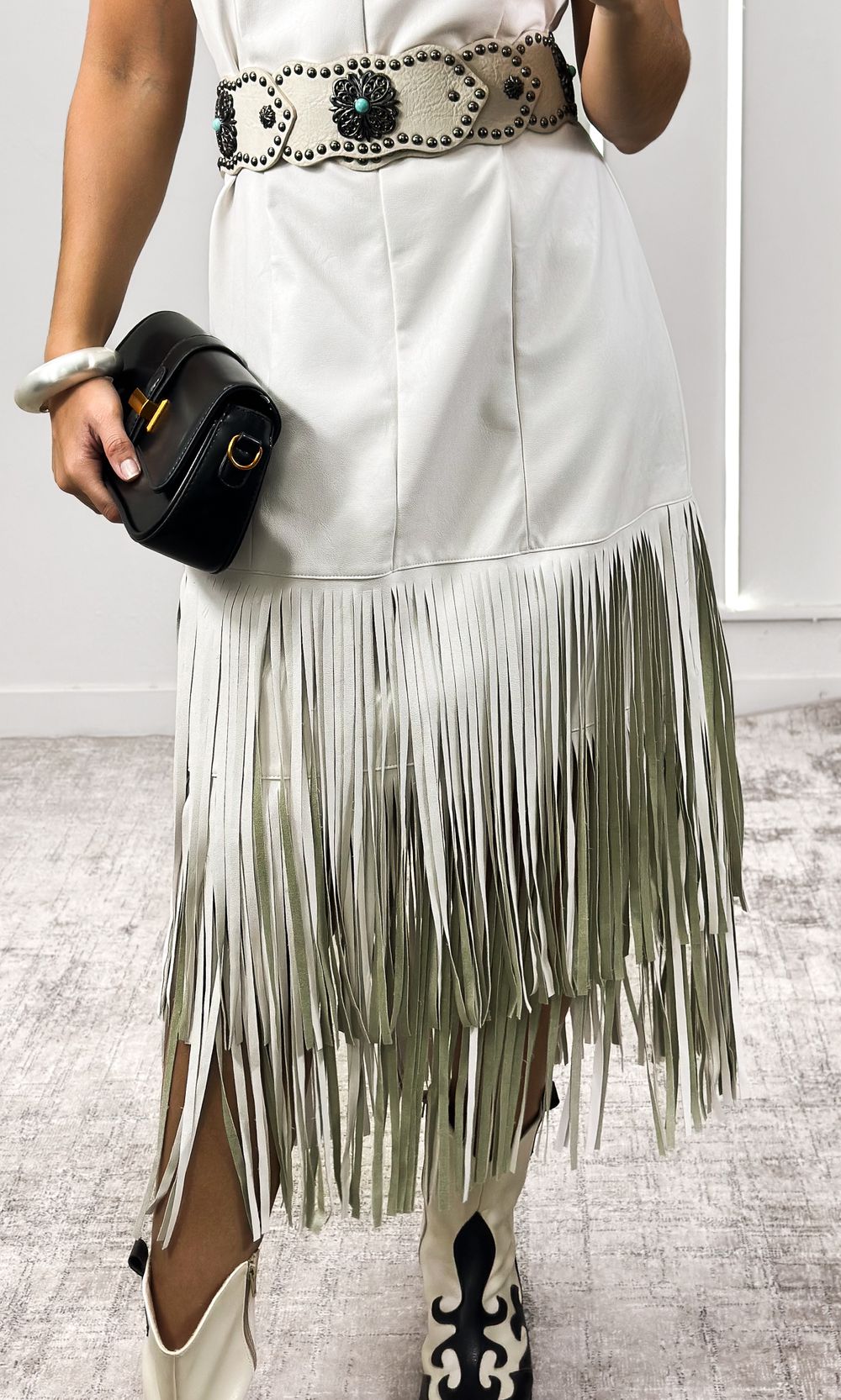 Vestido Courino Barra Franjas - Branco - Jack Modas, Moda Feminina e Acessórios 