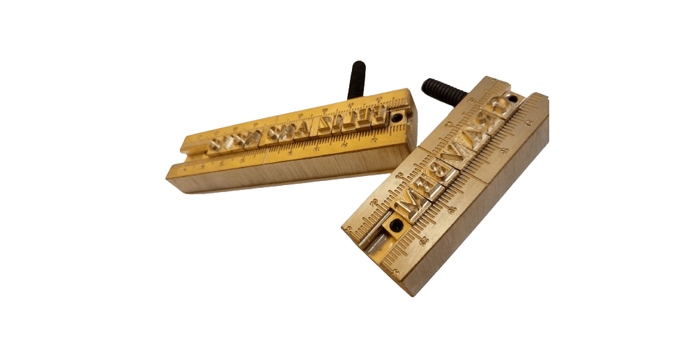 Carimbo Clichê Alfabeto com 75 peças + Base 10cm - Gravbem Carimbos Clichês, Matrizes e Acessórios