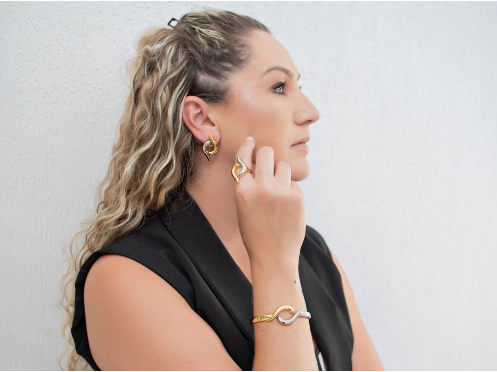 Conjunto Brinco, Anel e Bracelete com Mix de Banhos