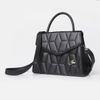 Bolsa Encanto Bordada Tiracolo Preta