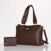 Kit Bolsa Equilíbrio + Carteira Envelope Marrom