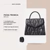 Bolsa Encanto Bordada Tiracolo Preta