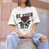 Camiseta Básica Unissex Flor Rosa Be Yourself 100% Algodão Premium - Branco