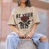 Camiseta Básica Unissex Flor Rosa Be Yourself 100% Algodão Premium - Caqui