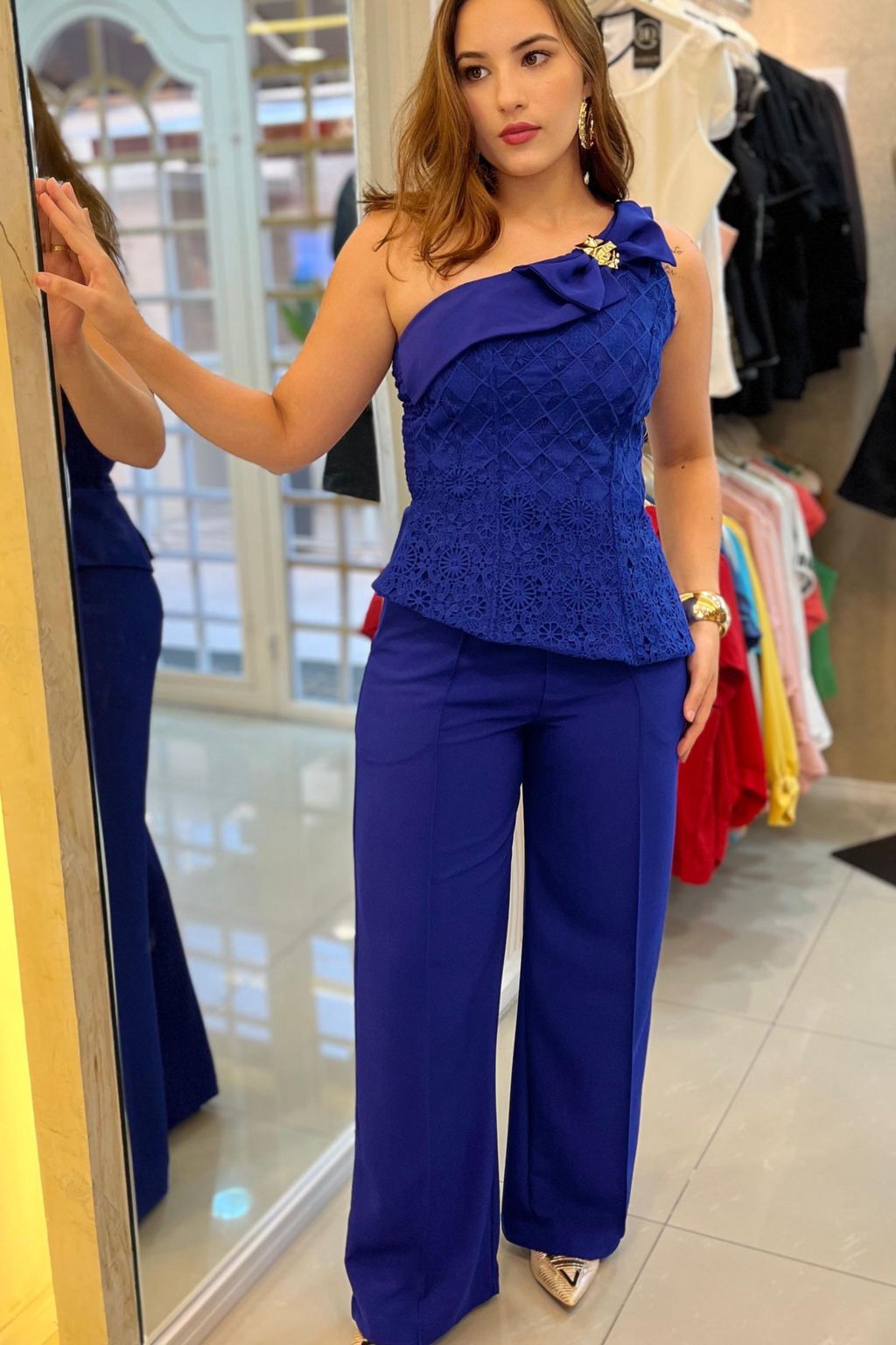 Calça de Alfaiataria Wide Leg com Fivela Meia Lua 