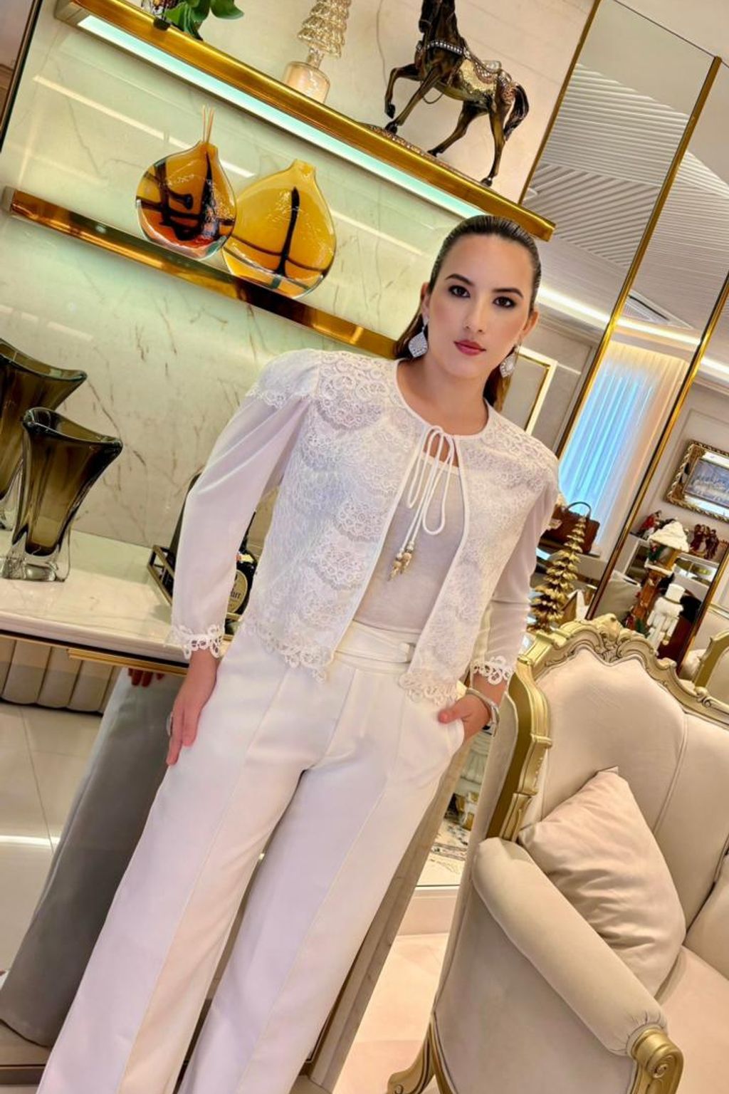 Casaco de crepe com renda