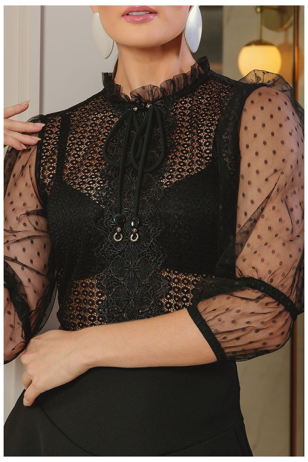 Blusa em tela e tule poá