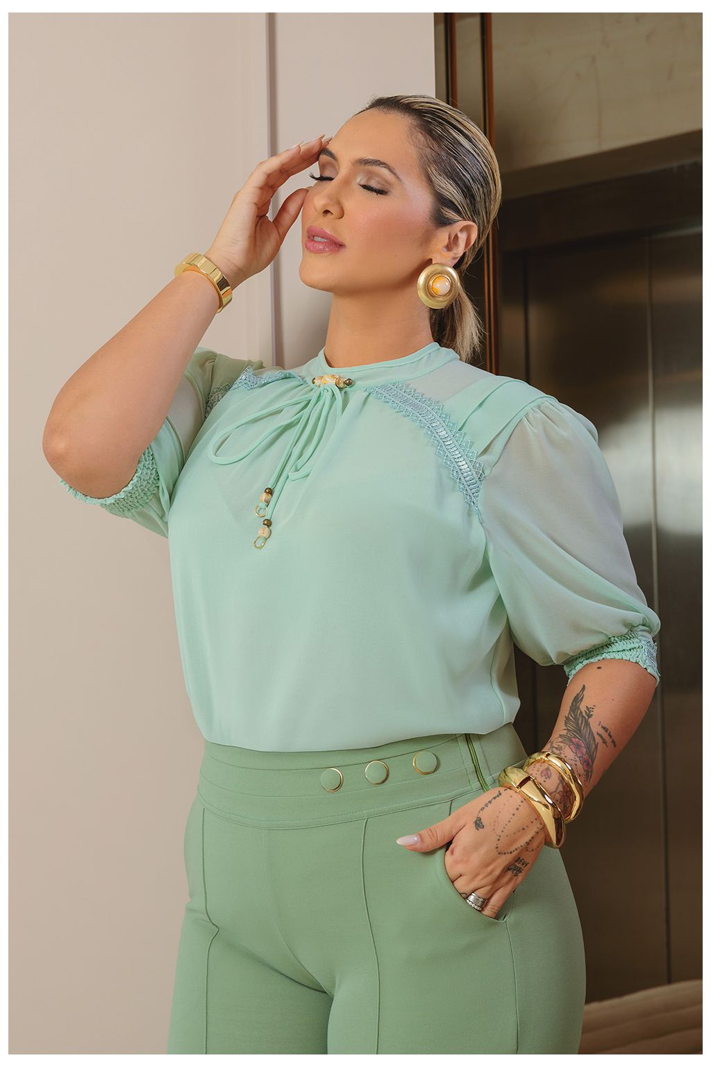 Blusa de Crepe com Guipir