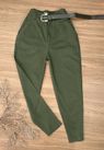 Calça Cenoura Verde Militar com Cinto