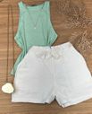 Short Alfaiataria Com Cinto de Flor Branco