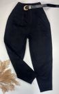 Calça Cenoura com Cinto Preta