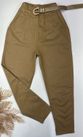 Calça Cenoura com Cinto Caramelo