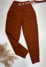 Calça Cenoura com Cinto Terra Cota