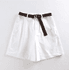 Shorts femininoso Branco com faixas de cintura alta, shorts casuais de linha A, shorts slim fit 