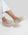 Mocassim Feminino em Couro Off White Com Fivela 2