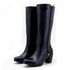Bota cano alto Plus size com elástico ajustável de na panturrilha couro legítimo fecho com dois zíperes na cor Preta 9208