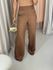 CALÇA RISCA DE GIZ PANTALONA CARAMELO