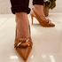 Salto Fino Slingbacks Com Corrente Caramelo - Salto 10 cm - Forma normal ( veja medidas abaixo) 