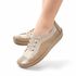 Sapatilha Tênis feminino em couro cor Deserto ajuste elástico J.Gean Wave FI0024/03