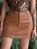 Shorts Saia Vick em Couro Fake CARAMELO