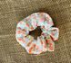 SCRUNCHIE - FLORAL - COR ROSA E AMARELA 