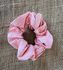 SCRUNCHIE - COR ROSA 