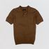 POLO TRICOT LEVE DETALHE GOLA MARROM