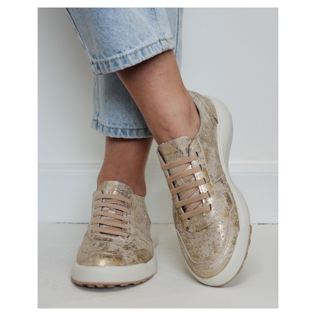 TÊNIS BIA EM COURO DOURADO - ETC. shoes