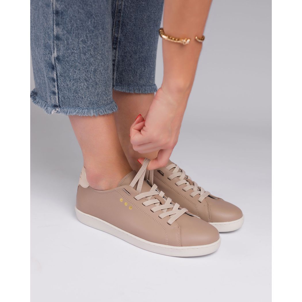 TÊNIS ETC. EM COURO CINZA TAUPE COM CADARÇO EM ELÁ... - ETC. shoes