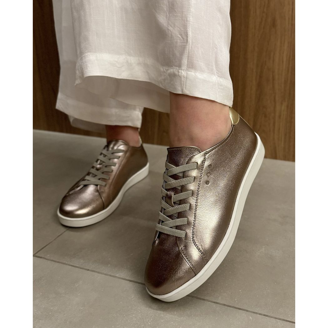 TÊNIS ETC. EM COURO PRATA COM CADARÇO EM ELÁSTICO ... - ETC. shoes