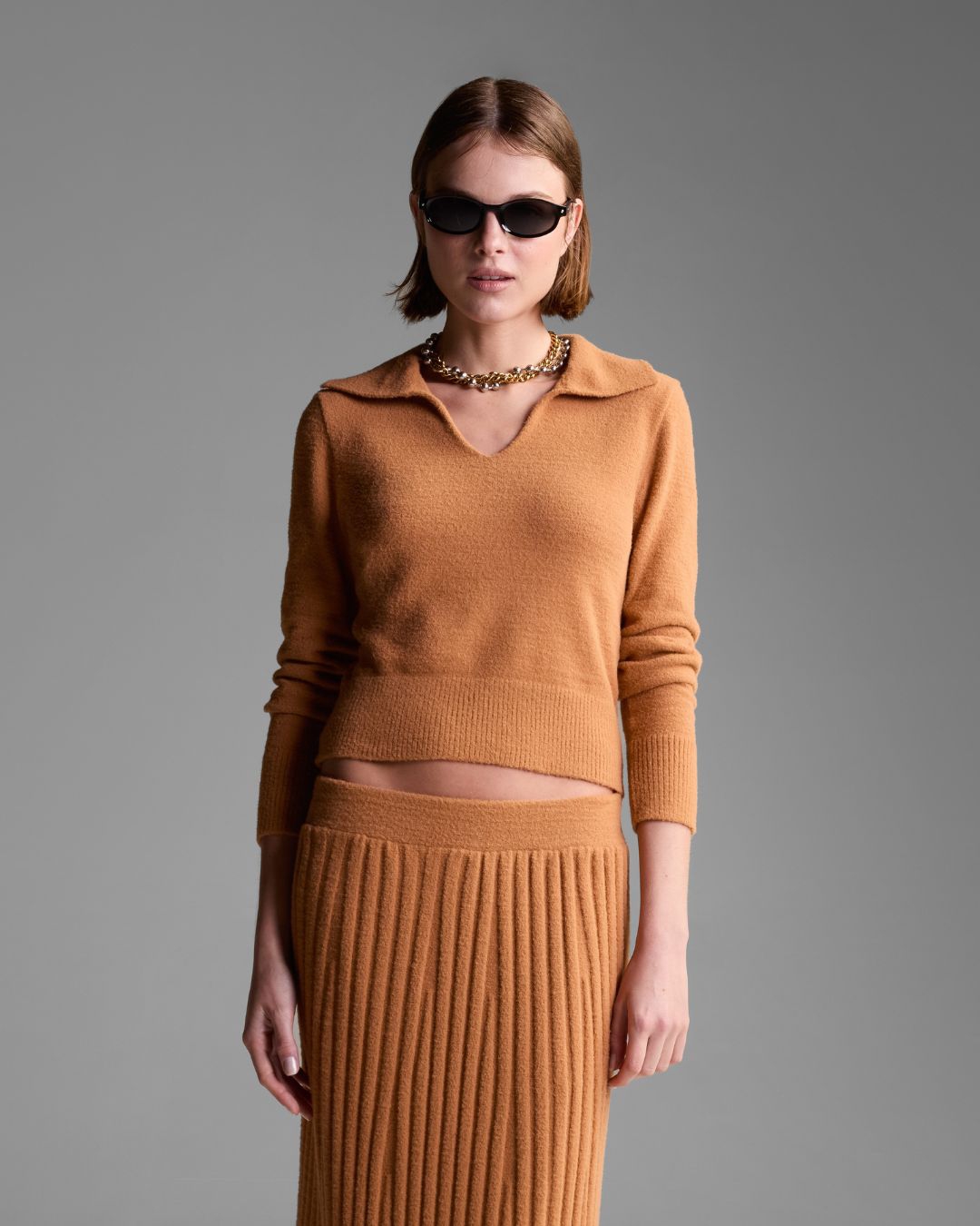 Blusa Marcela Gola Polo Camel - Maria Pavan
