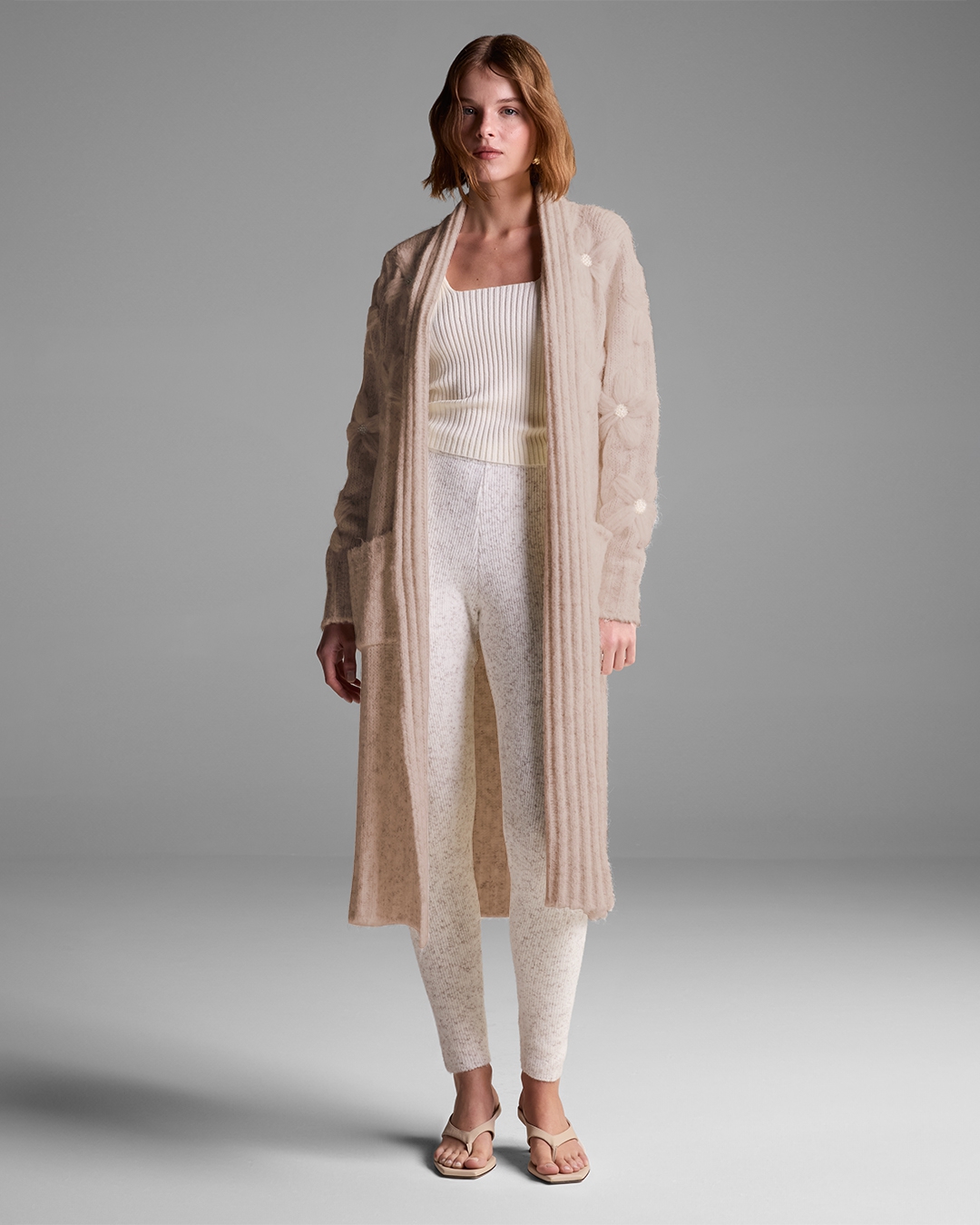 CASACO ALONGADO BORDADO VÂNIA BEGE MATTE - Maria Pavan