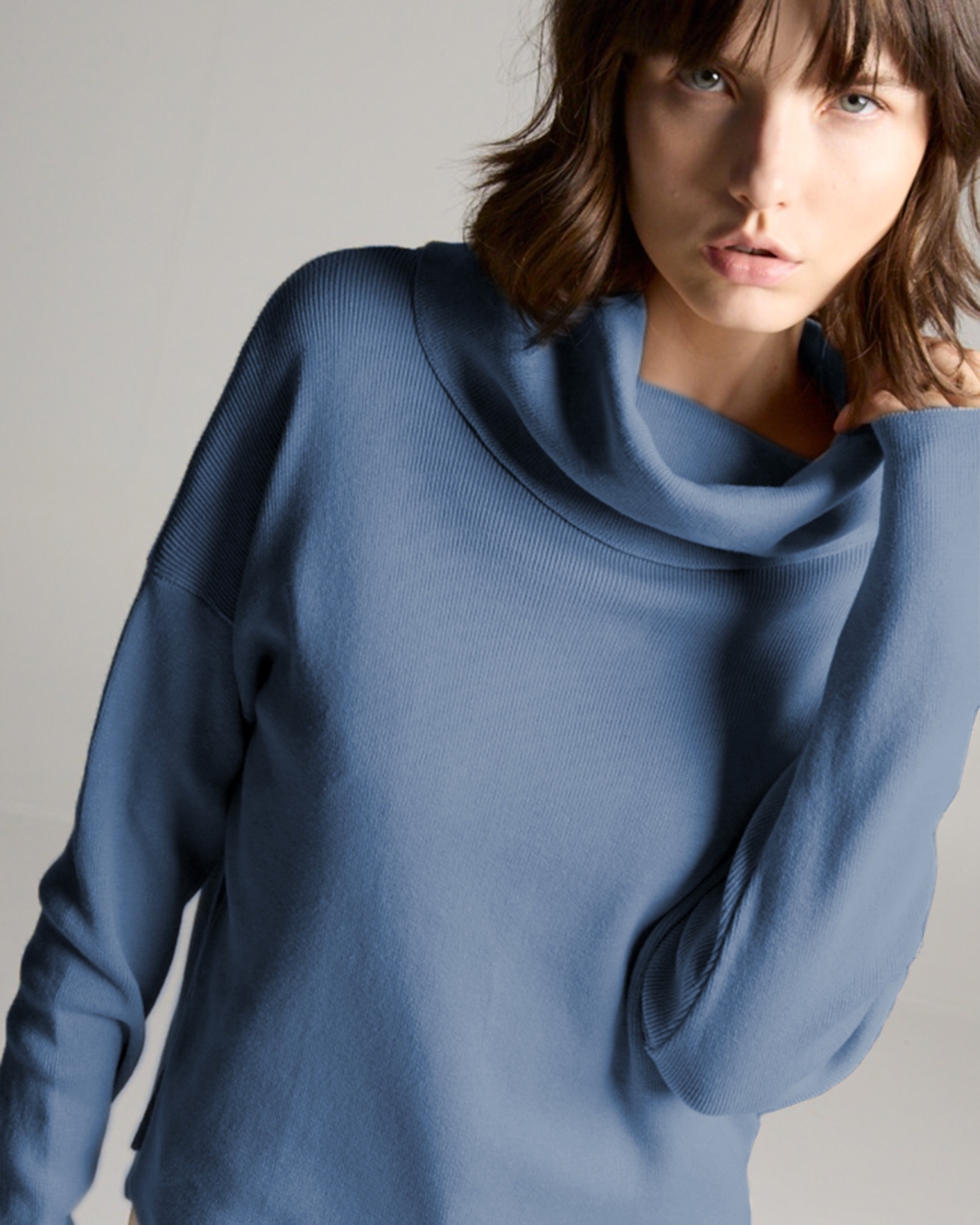 Blusa Box Gola Alta Azul - Maria Pavan