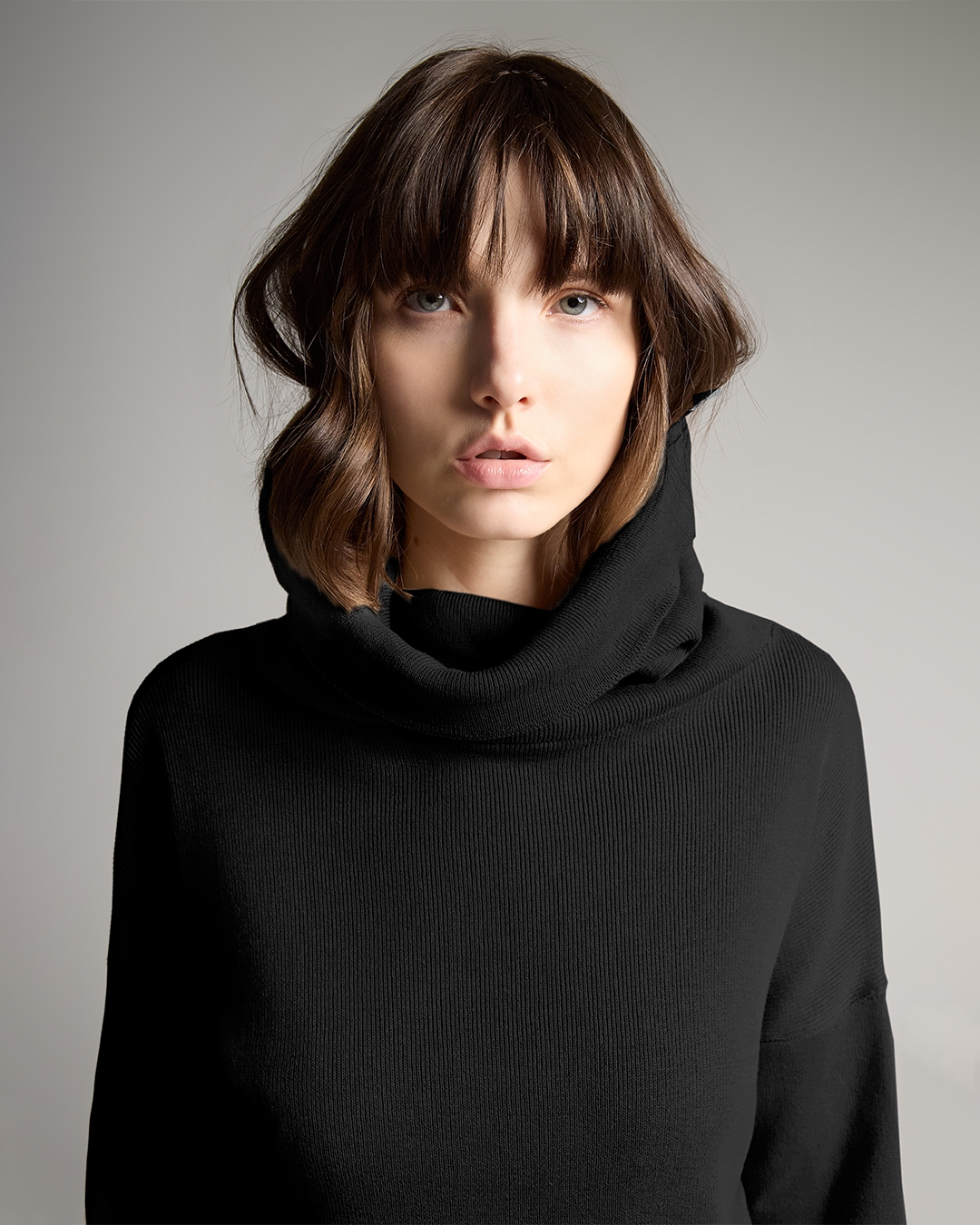 Blusa Box Gola Alta Preta - Maria Pavan