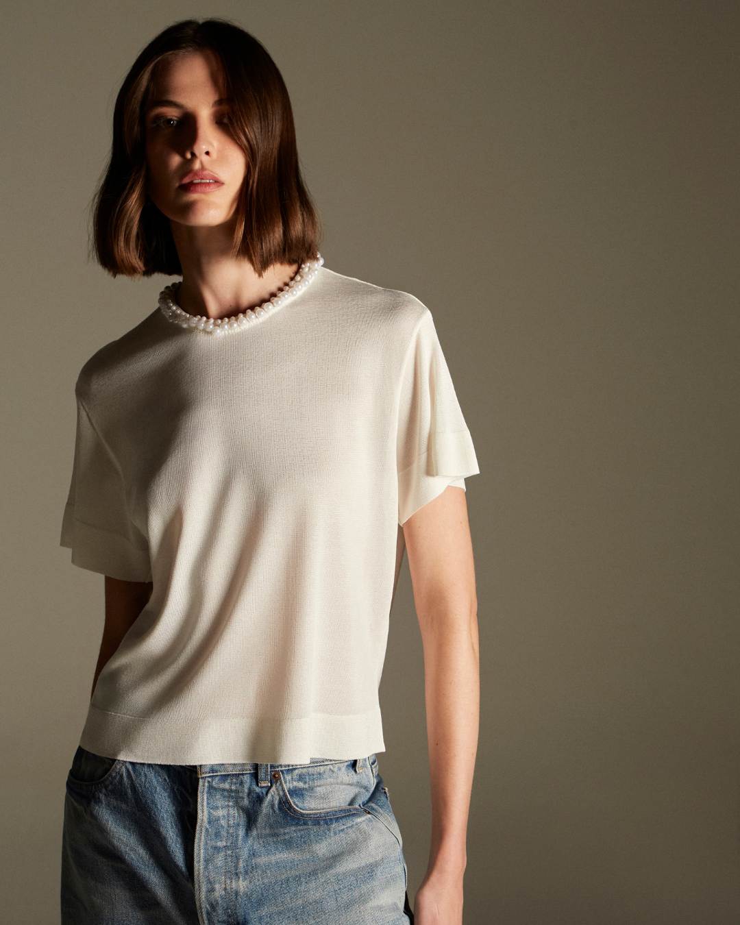T-Shirt Decote Bordado Off White - Maria Pavan
