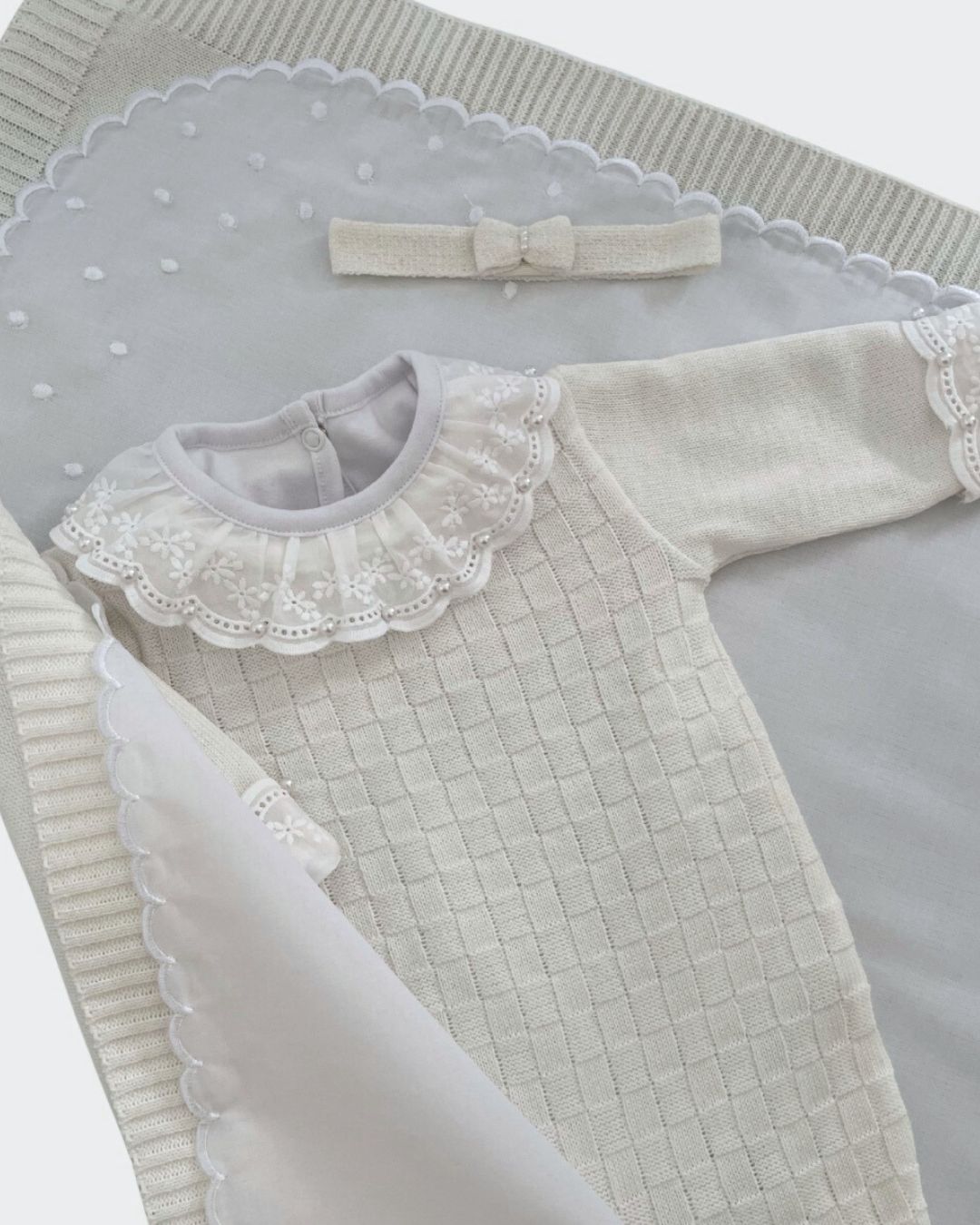 Saída Maternidade Veneza Fem. Off White.