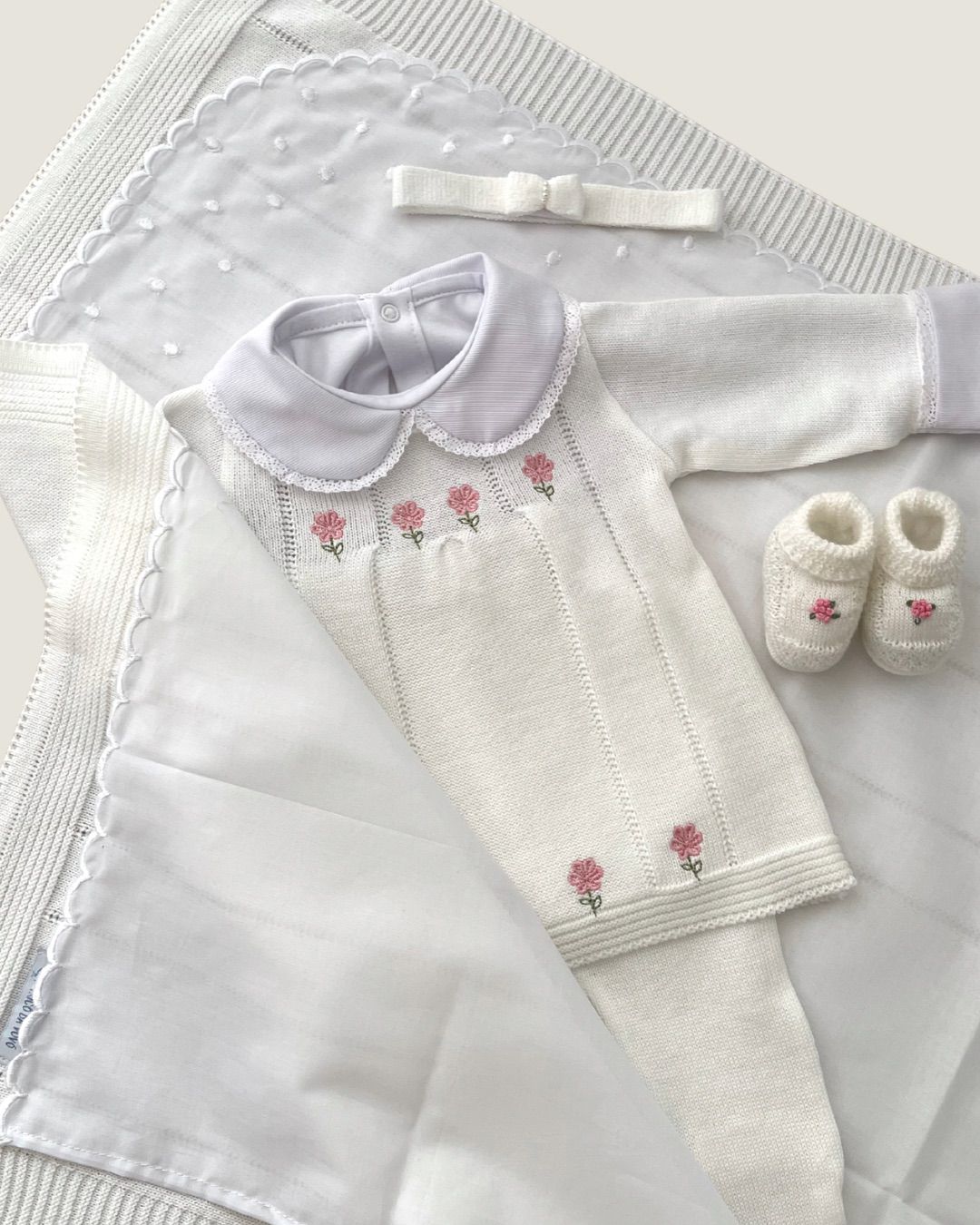 Saída Maternidade Alice Flores Branca