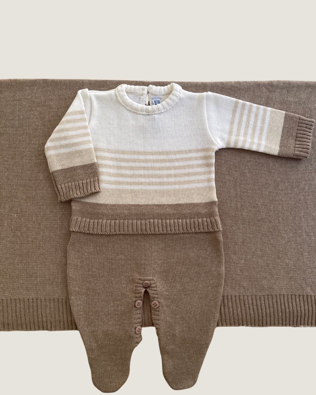 Saída Maternidade Pedro Off White com Castor e Ninive