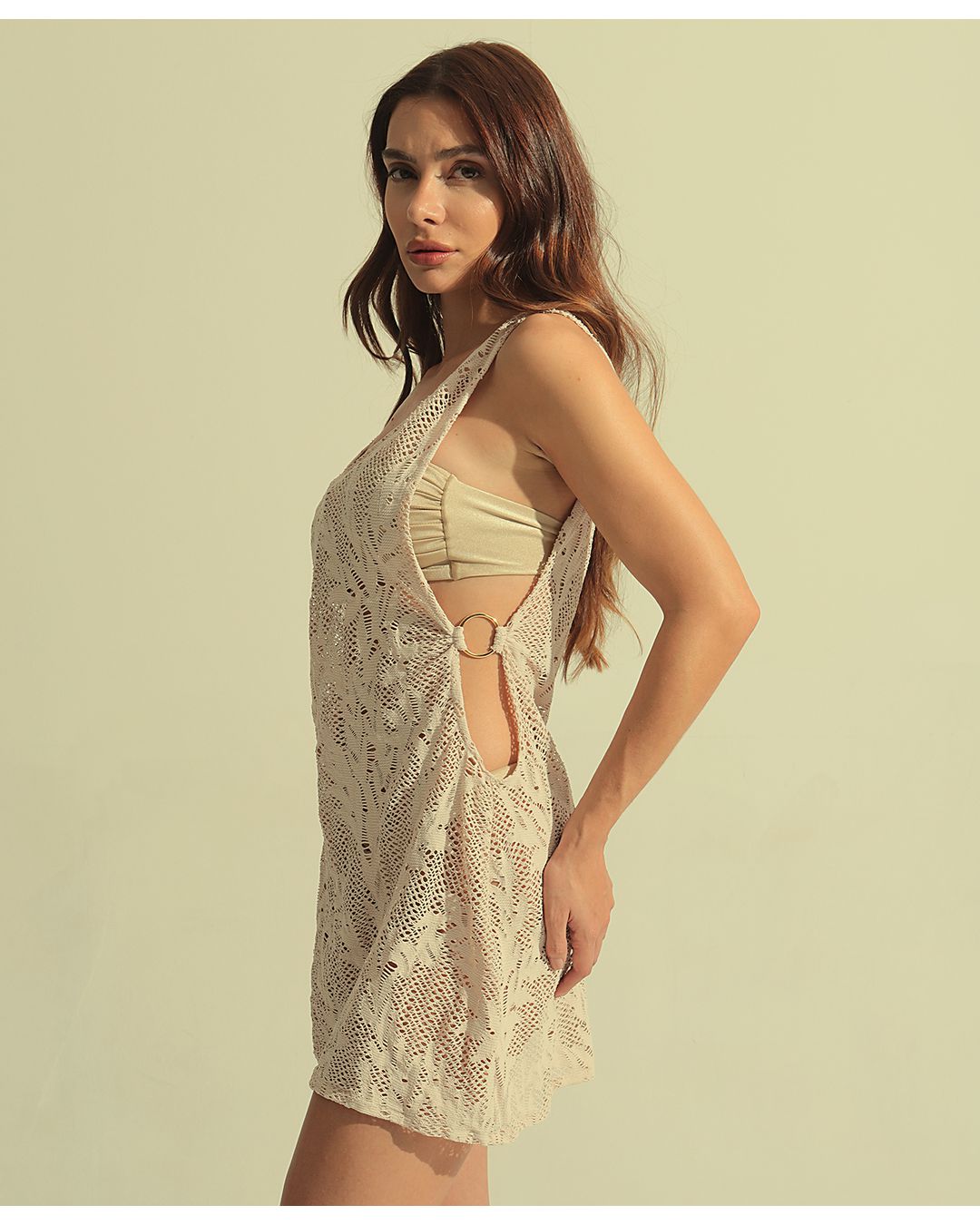 SAÍDA VESTIDO EM RENDA , ABERTURA LATERAL COM ARGOLA EM BANHO OURO