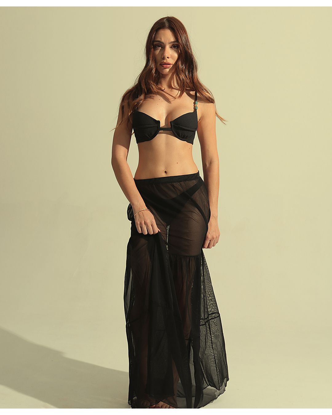 SAÍDA LONGA CAMADAS EM TULE PRETO