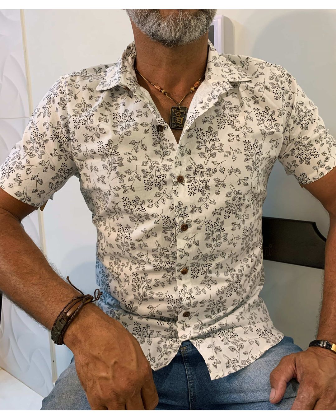 Camisa Branca Floral Preto Manga Curta