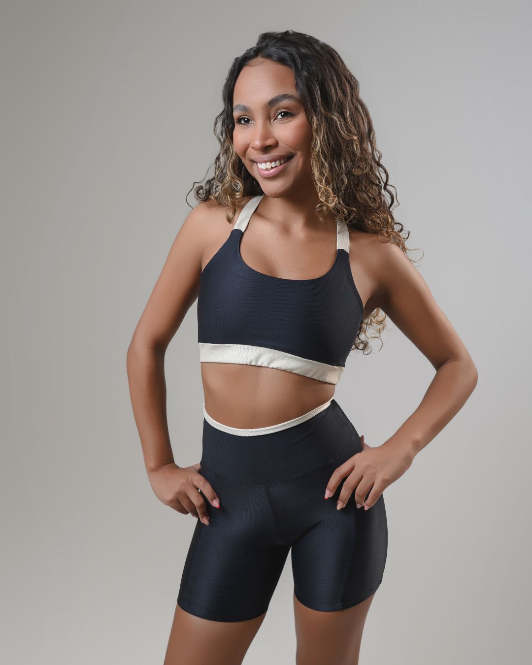 Conjunto Short e Top Fitness Feminino Gabi Preto c... - Wemove Run
