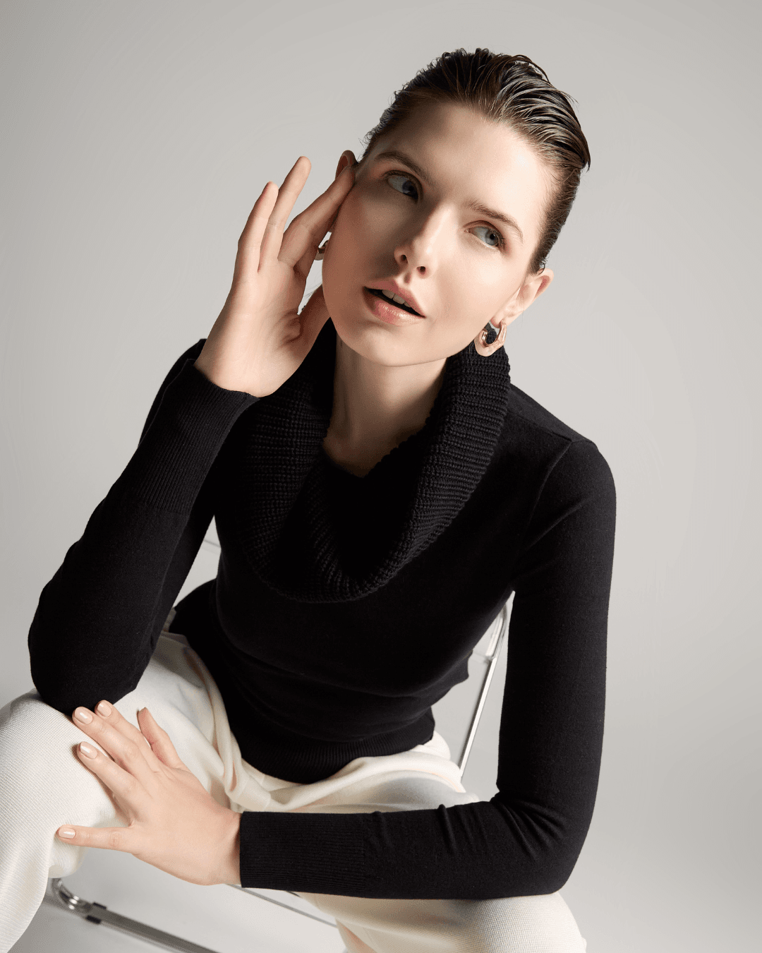 Blusa Básica Gola Alta Ponto Pérola Algodão Preto... - Maria Pavan