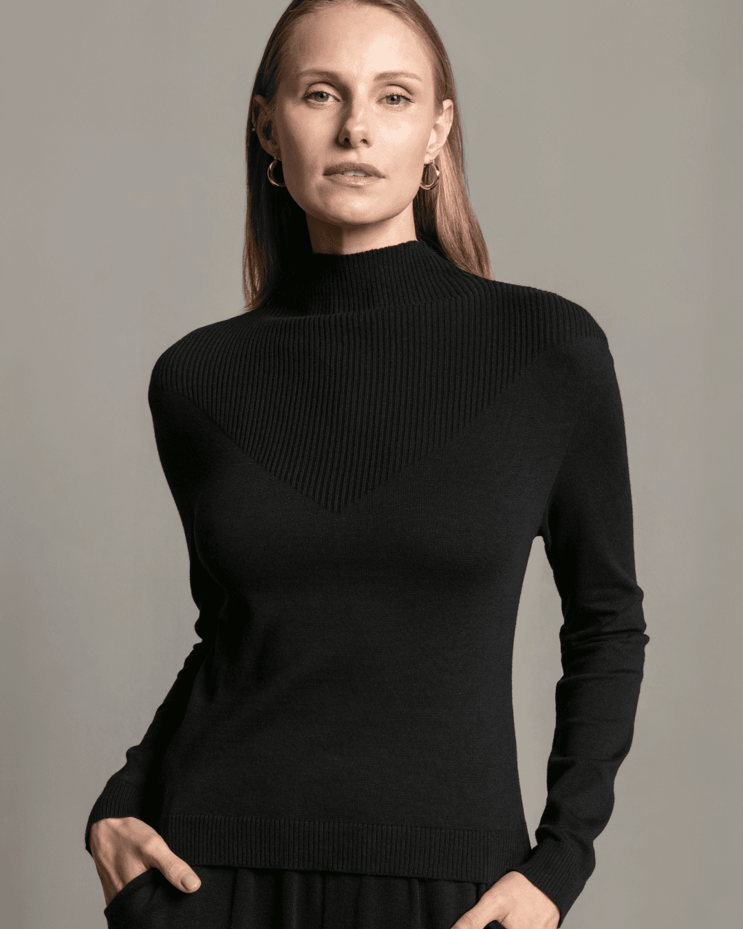 Blusa Básica Canelada V Algodão Preto - Maria Pavan