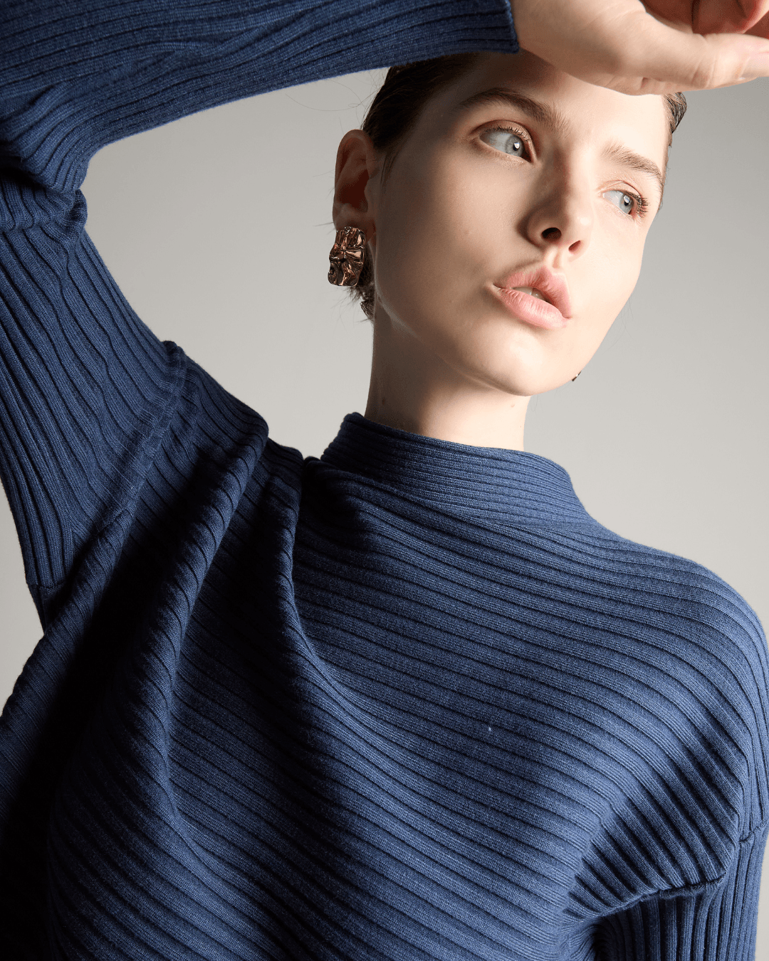 Blusa Basic Soul Canelada Gola Alta Azul Noturno - Maria Pavan