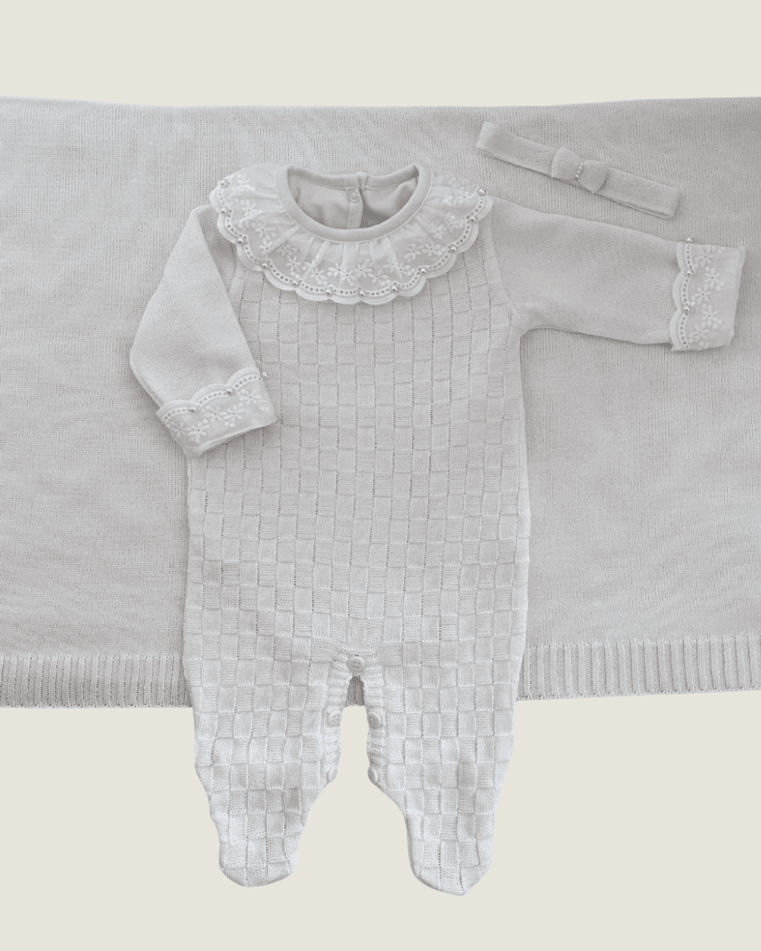 Saída Maternidade Veneza Fem. Off White.