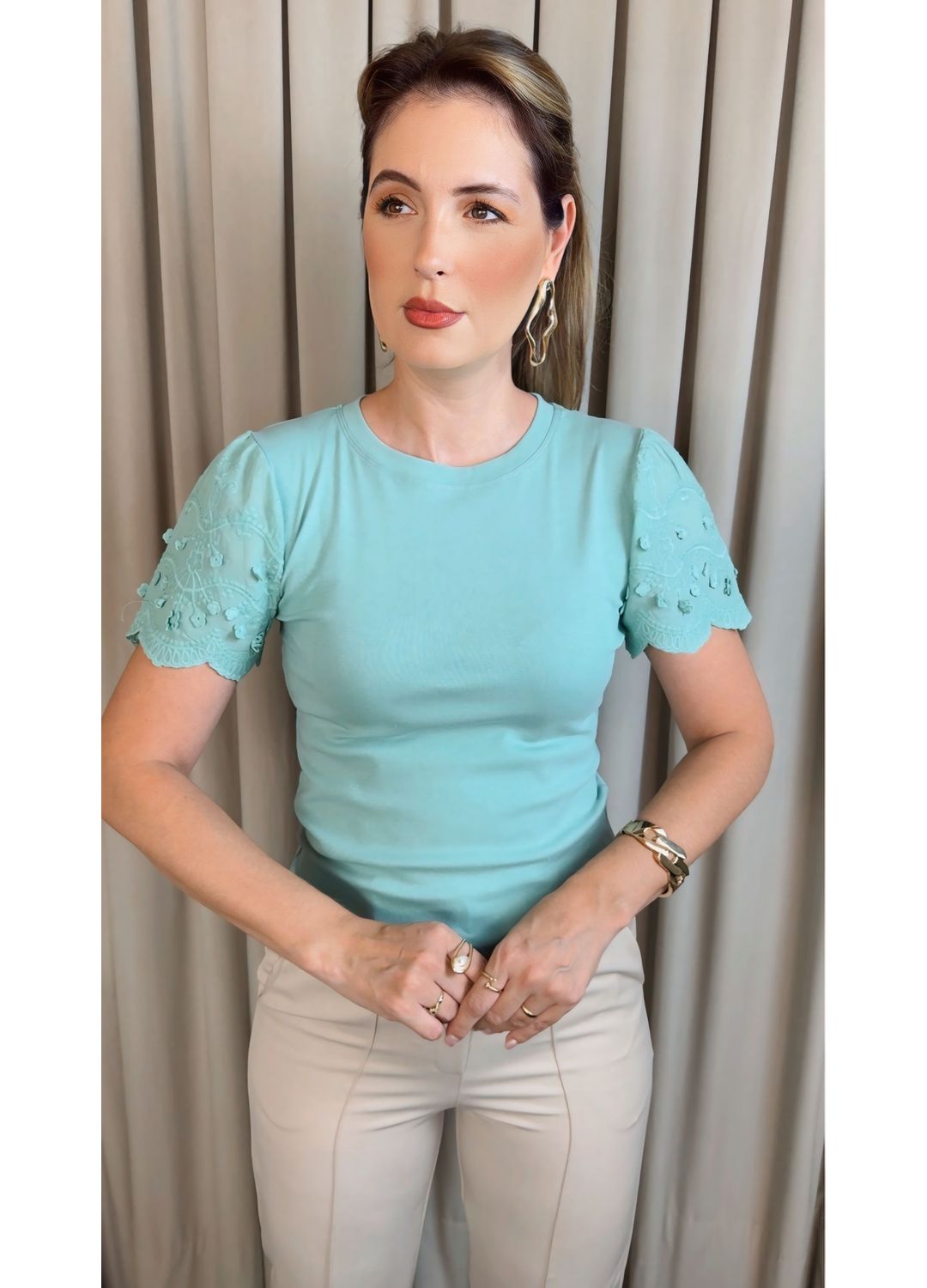 T-shirt Feminina Com Detalhe Na Man... - D'Menina