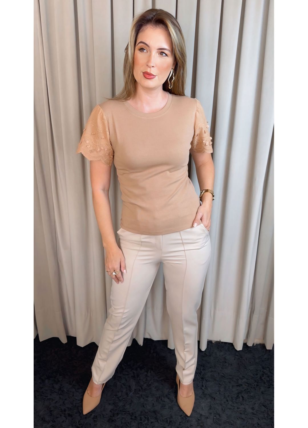 T-shirt Feminina Com Detalhe Na Man... - D'Menina