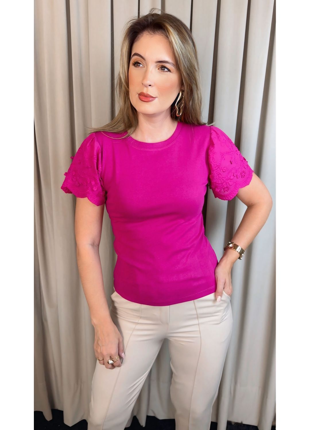 T-shirt Feminina Com Detalhe Na Man... - D'Menina